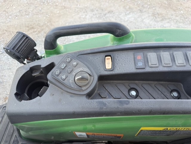 2023 John Deere 4052M Image 10