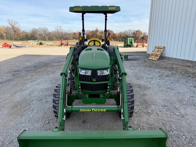 2023 John Deere 4052M Image 3