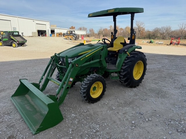2023 John Deere 4052M Image 4