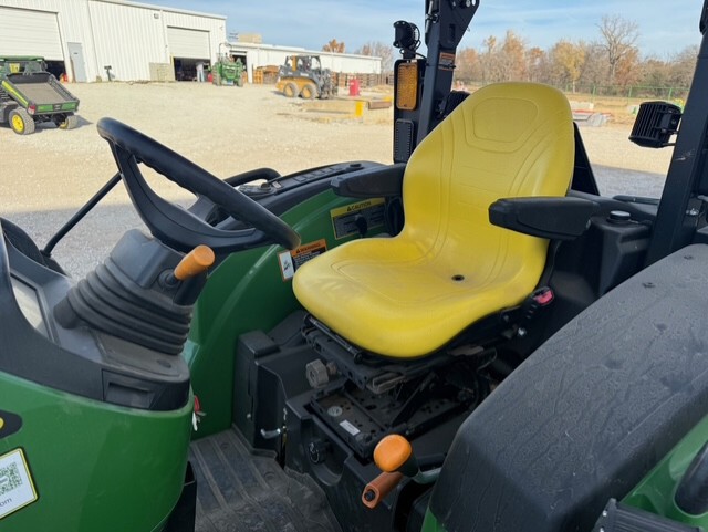 2023 John Deere 4052M Image 9