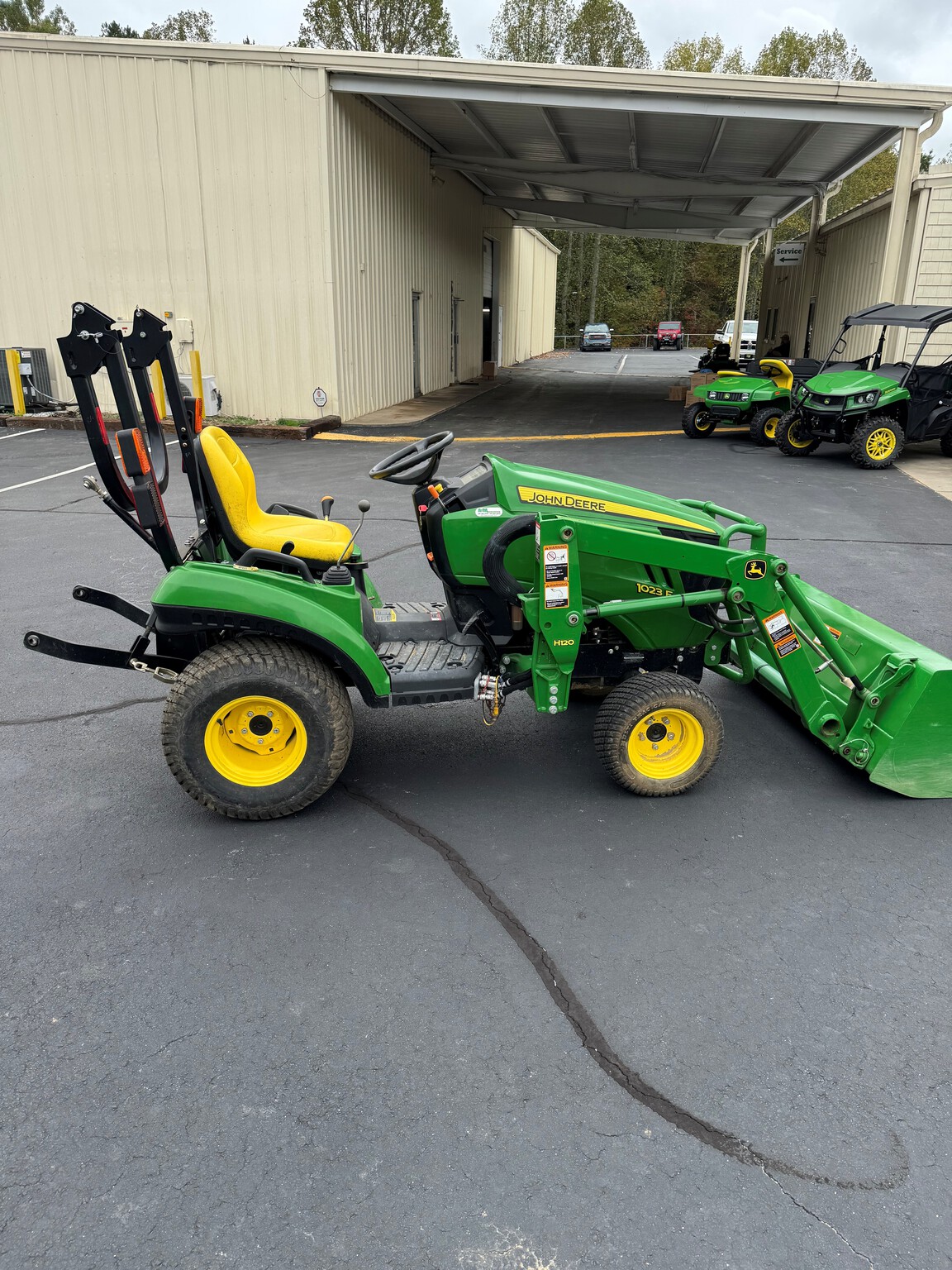2013 John Deere 1023E Image 1