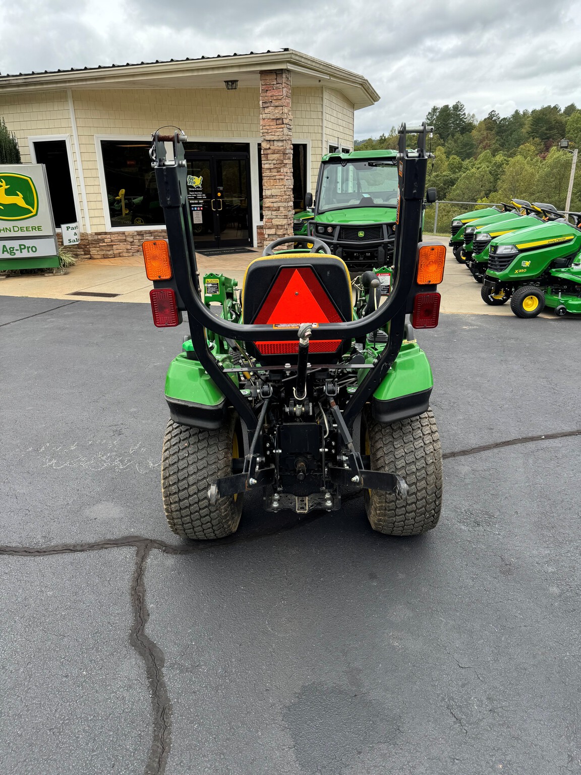 2013 John Deere 1023E Image 2