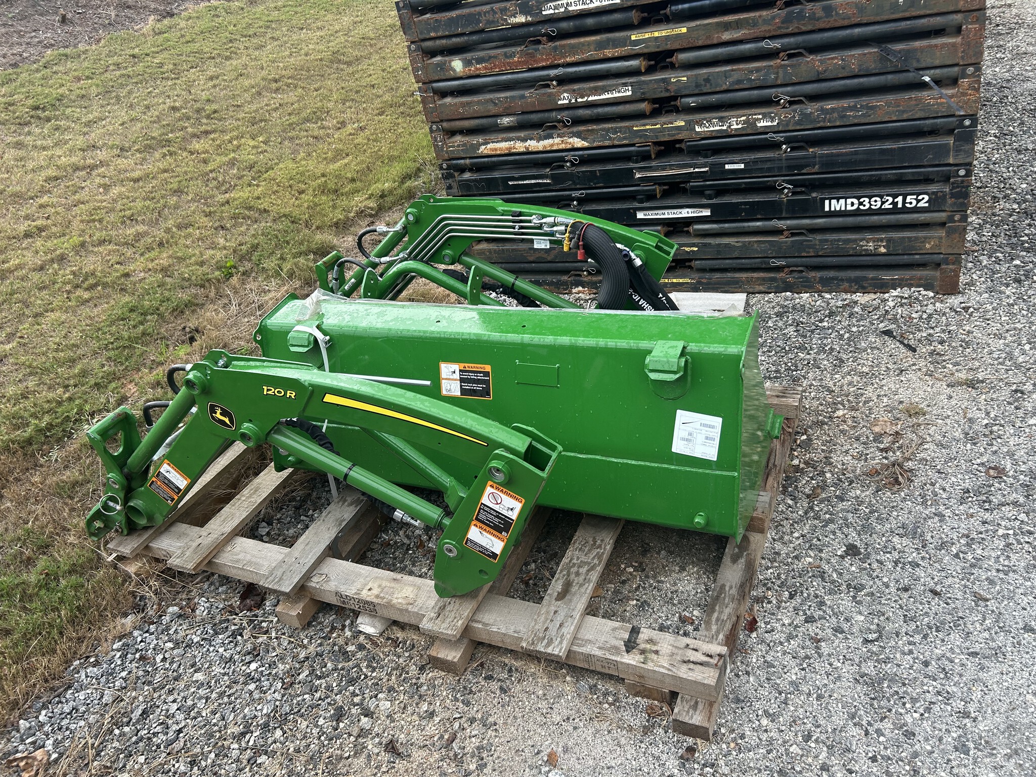2025 John Deere 120r Image 1
