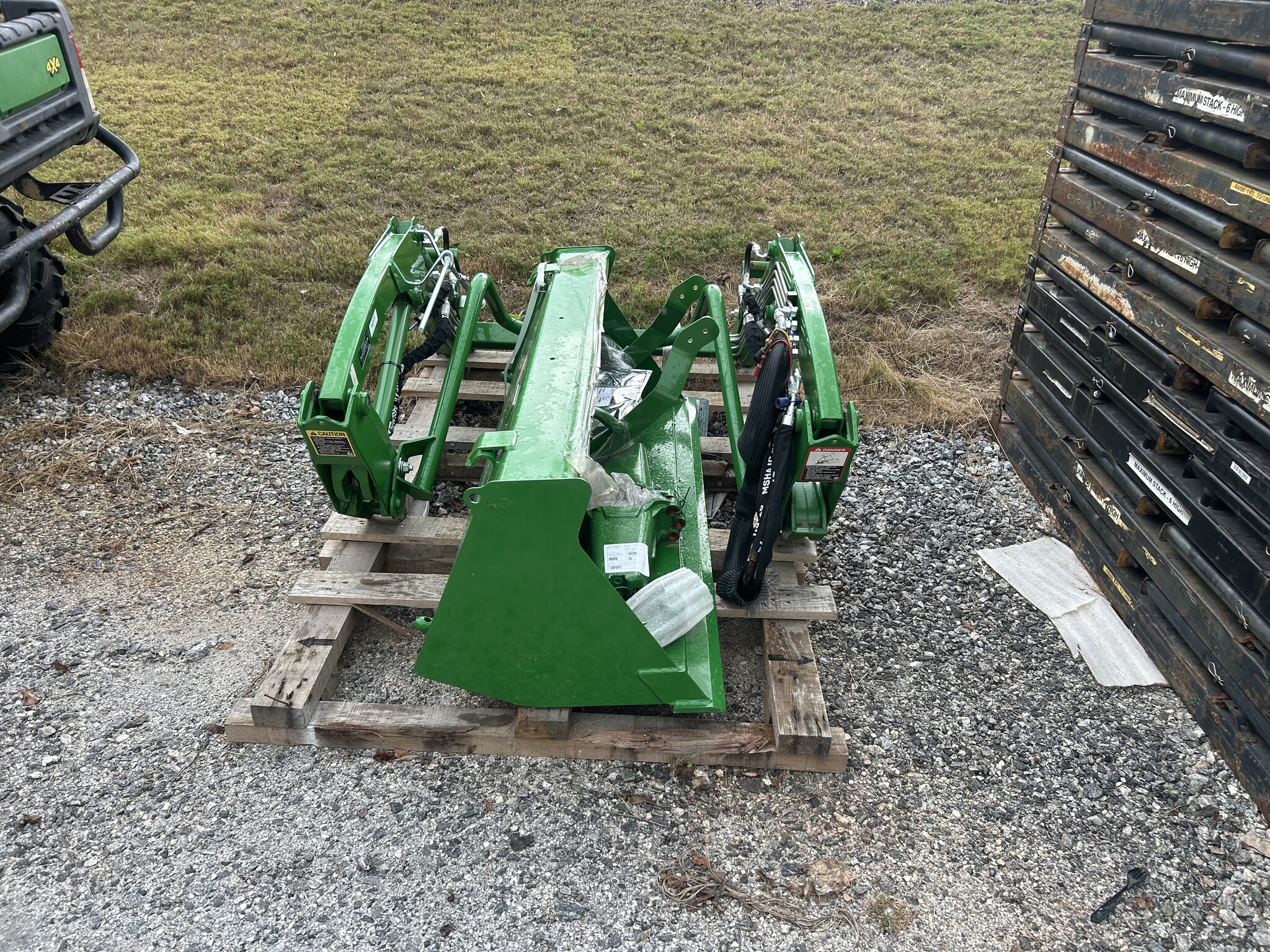 2025 John Deere 120r Image 2