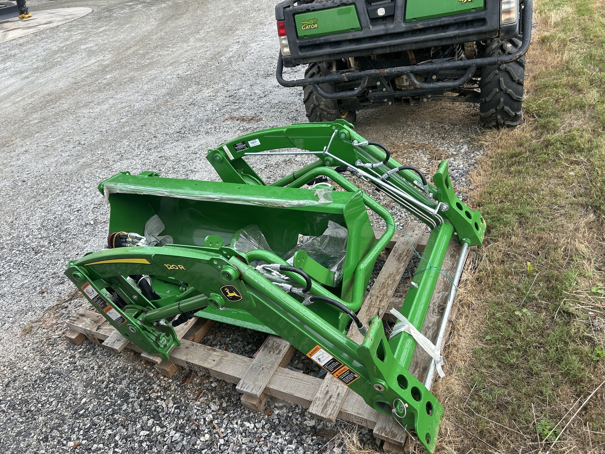 2025 John Deere 120r Image 4