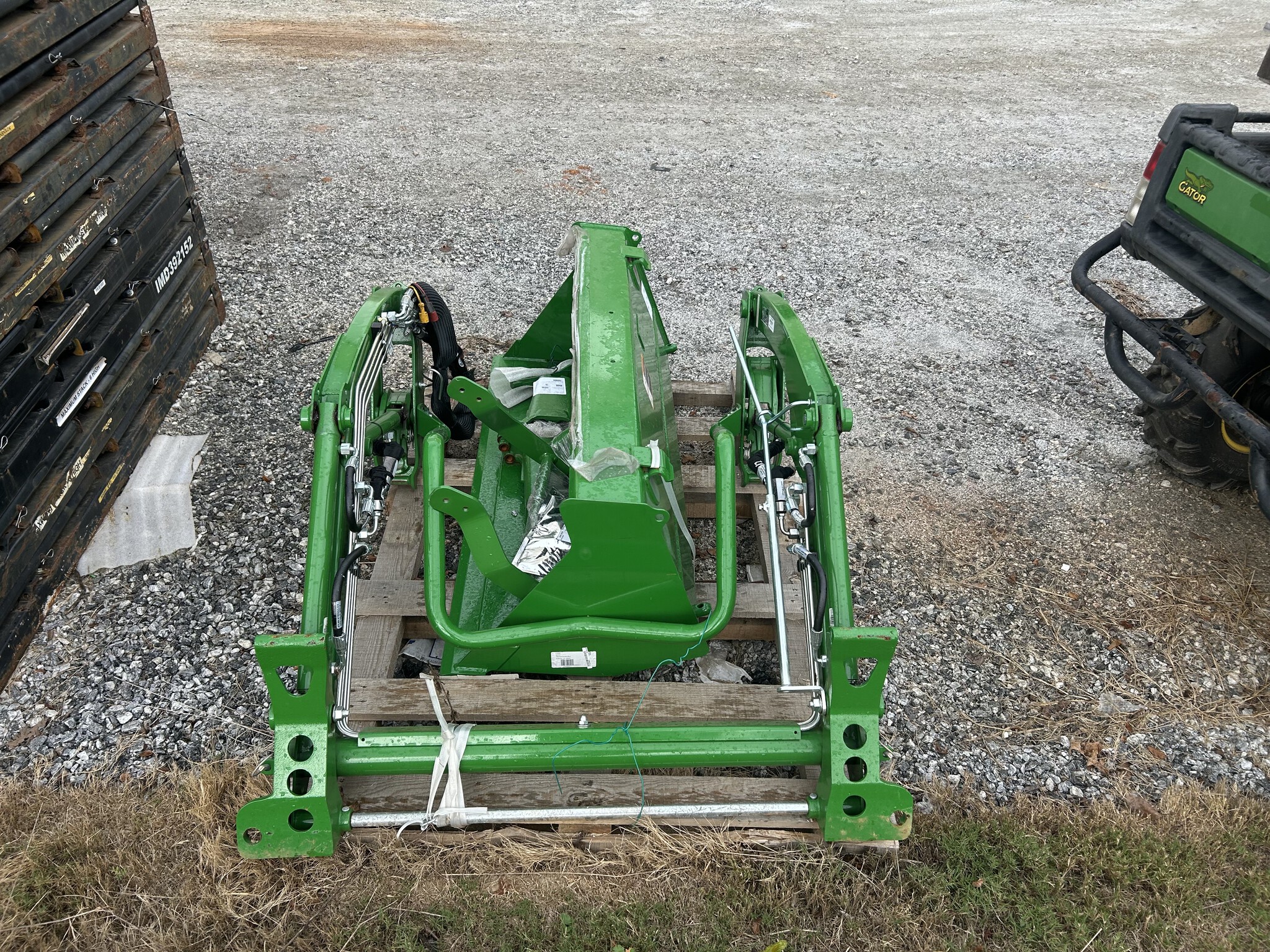 2025 John Deere 120r Image 3