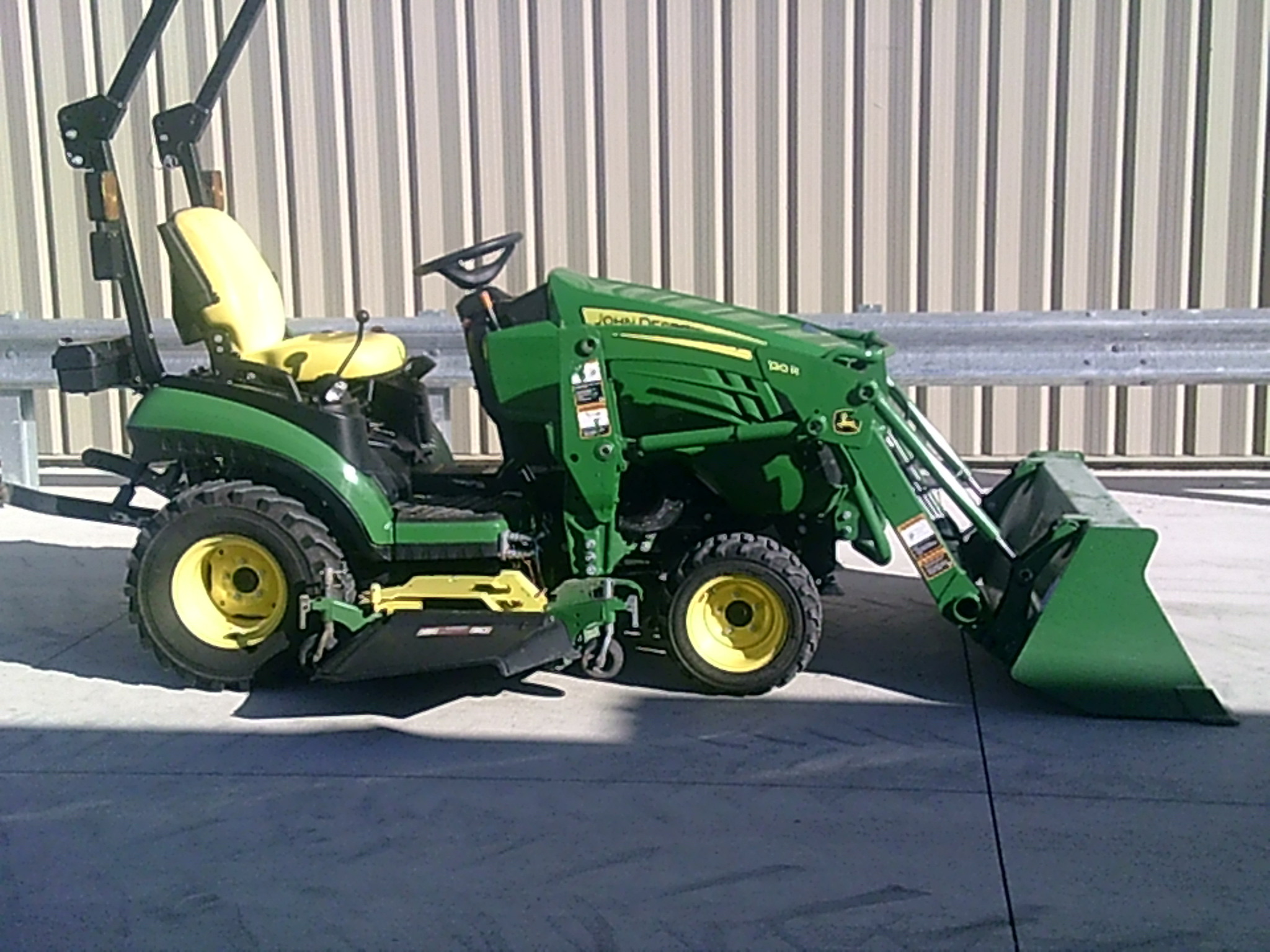 2019 John Deere 1025R Image 2