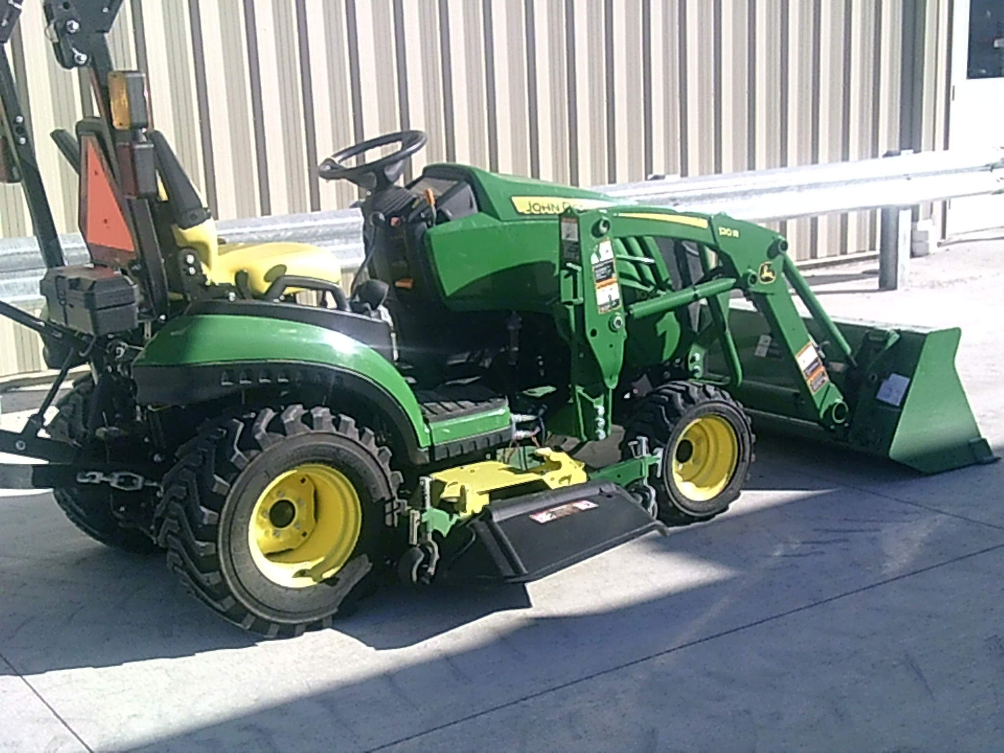 2019 John Deere 1025R Image 3