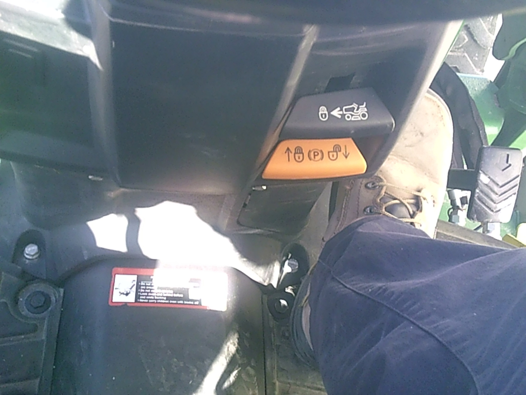 2019 John Deere 1025R Image 11