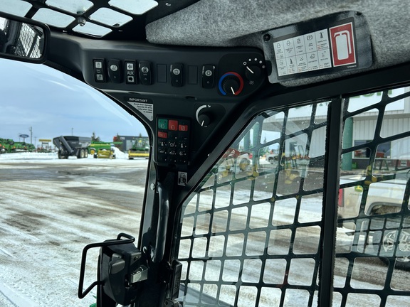 Used 2022 John Deere 324G Skid Steer Loaders at Horizon Ag & Turf in Westlock, AB - Photo11