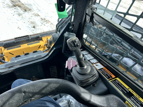 Used 2022 John Deere 324G Skid Steer Loaders at Horizon Ag & Turf in Westlock, AB - Photo14