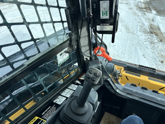 Used 2022 John Deere 324G Skid Steer Loaders at Horizon Ag & Turf in Westlock, AB - Photo21