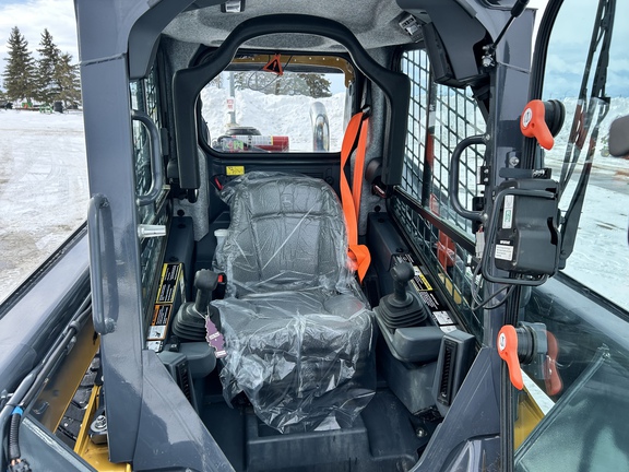 Used 2022 John Deere 324G Skid Steer Loaders at Horizon Ag & Turf in Westlock, AB - Photo25