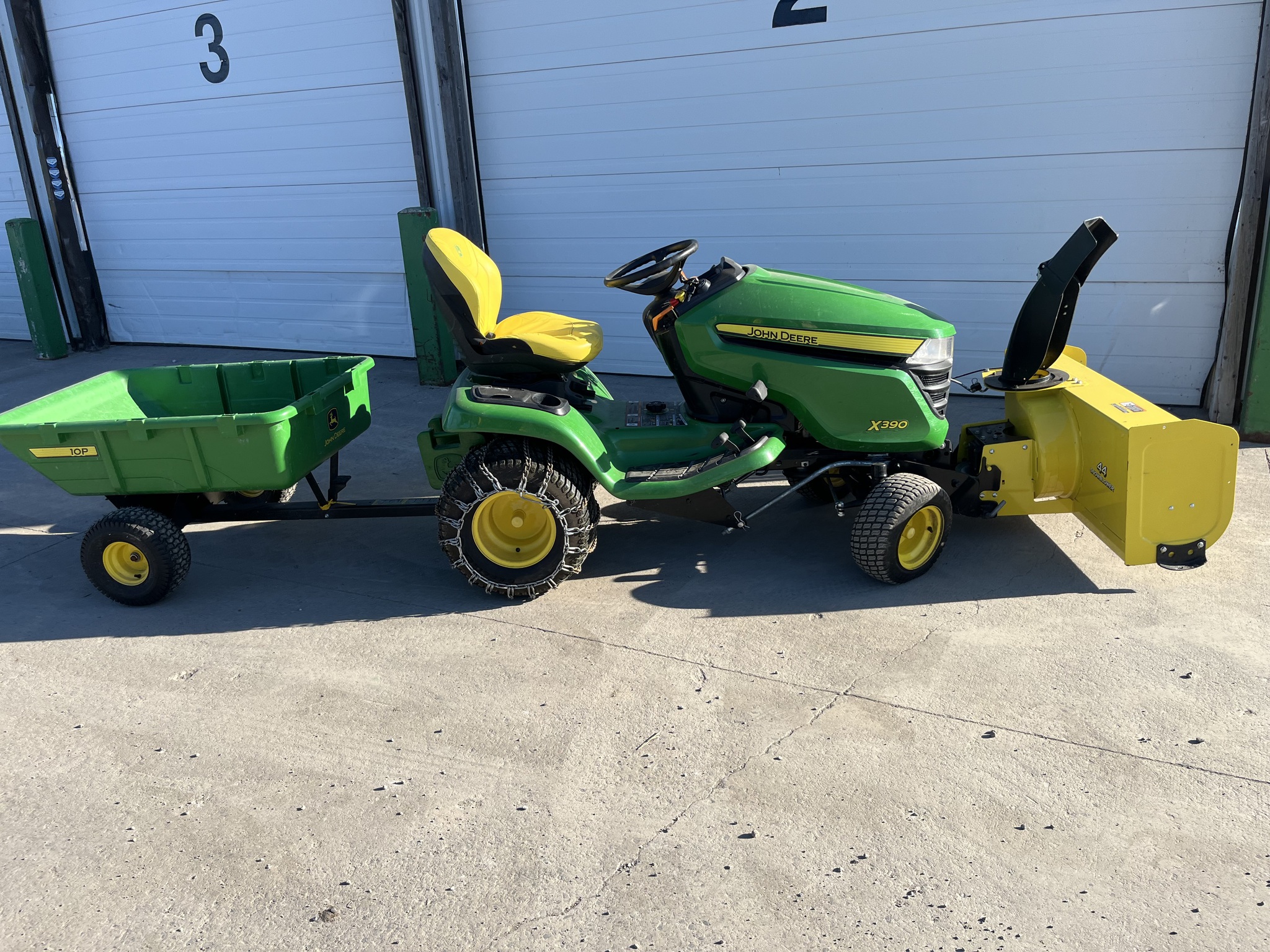2022 John Deere X390 Image 2