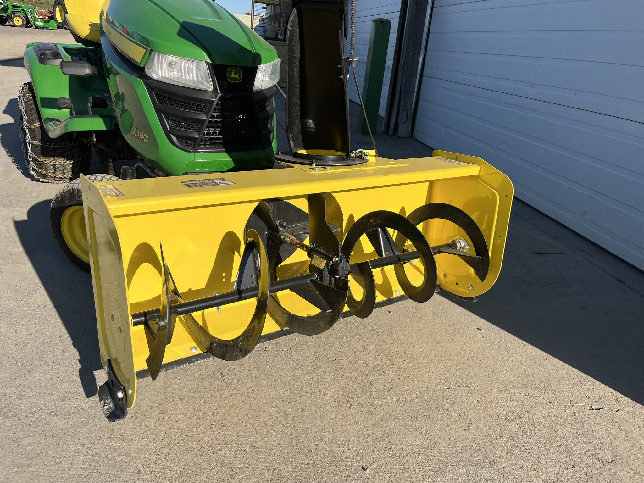 2022 John Deere X390 Image 3