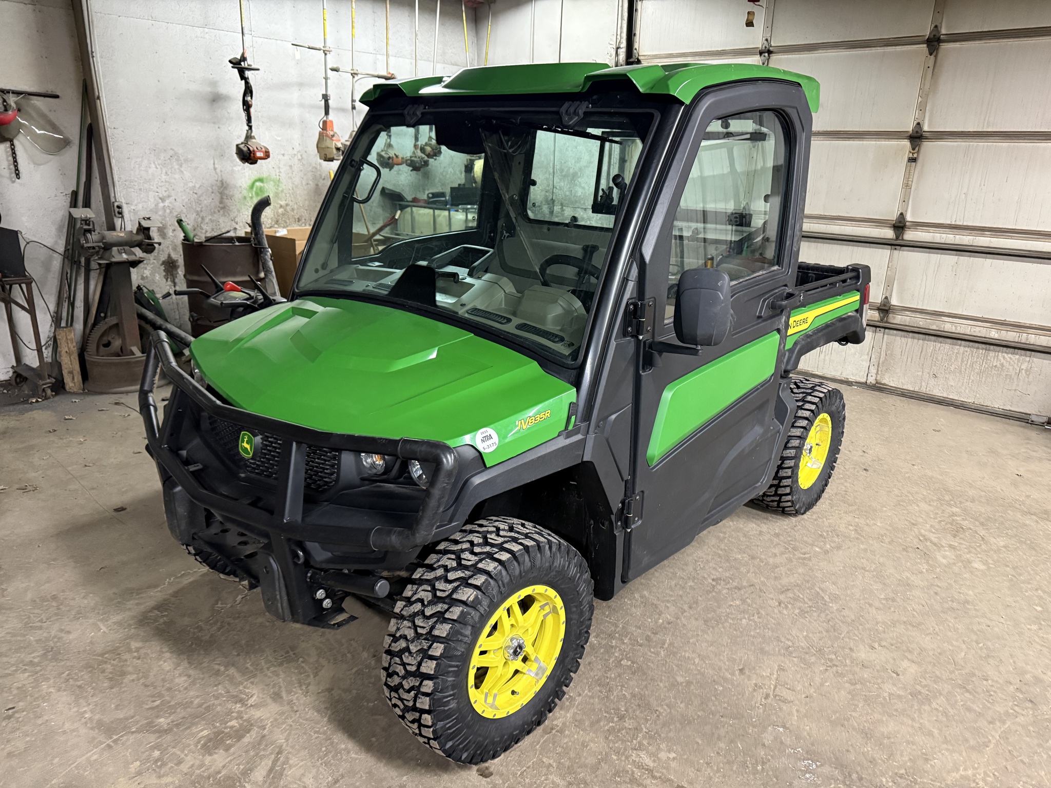 2024 John Deere XUV 835R Image 1