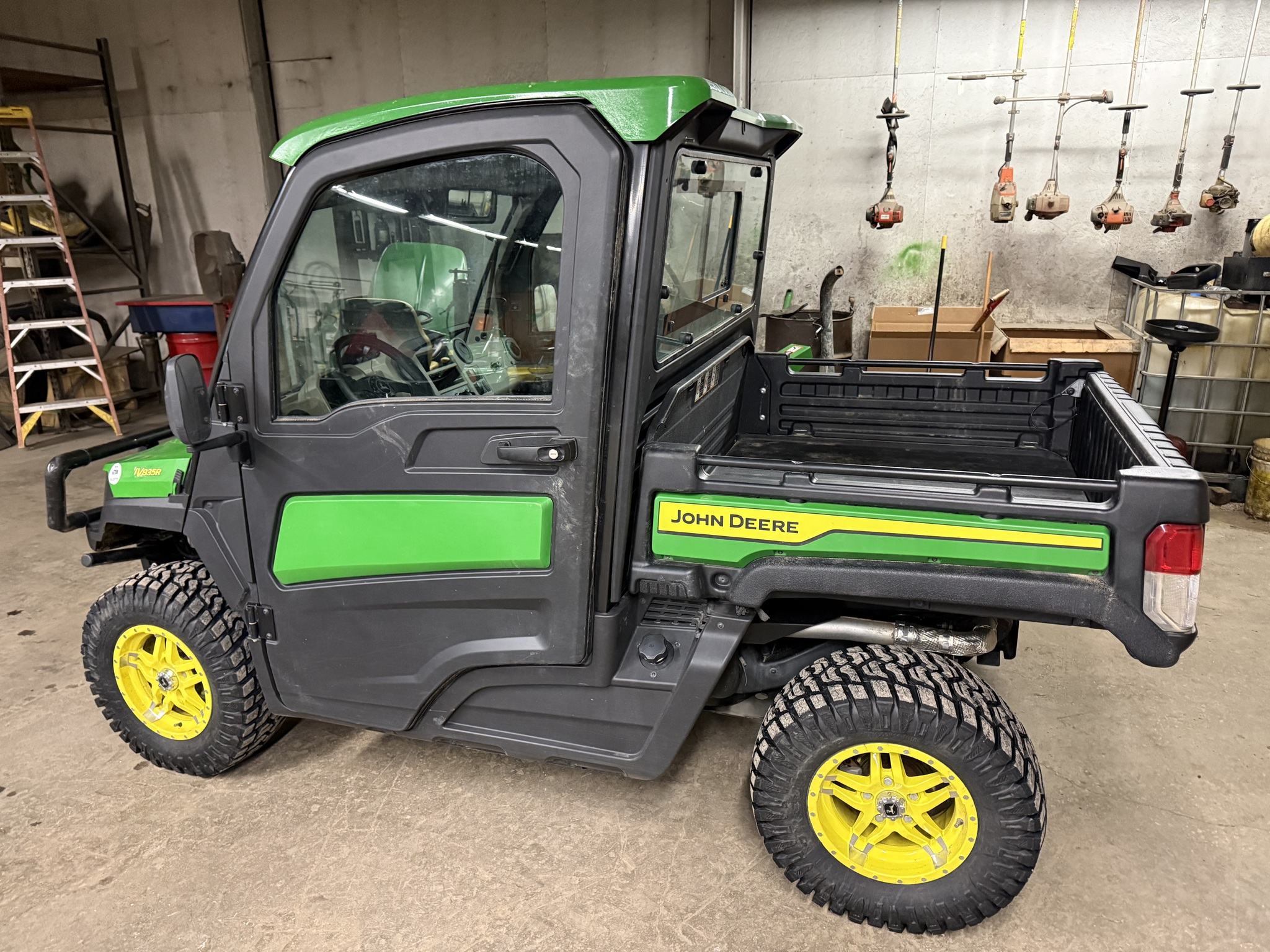 2024 John Deere XUV 835R Image 2