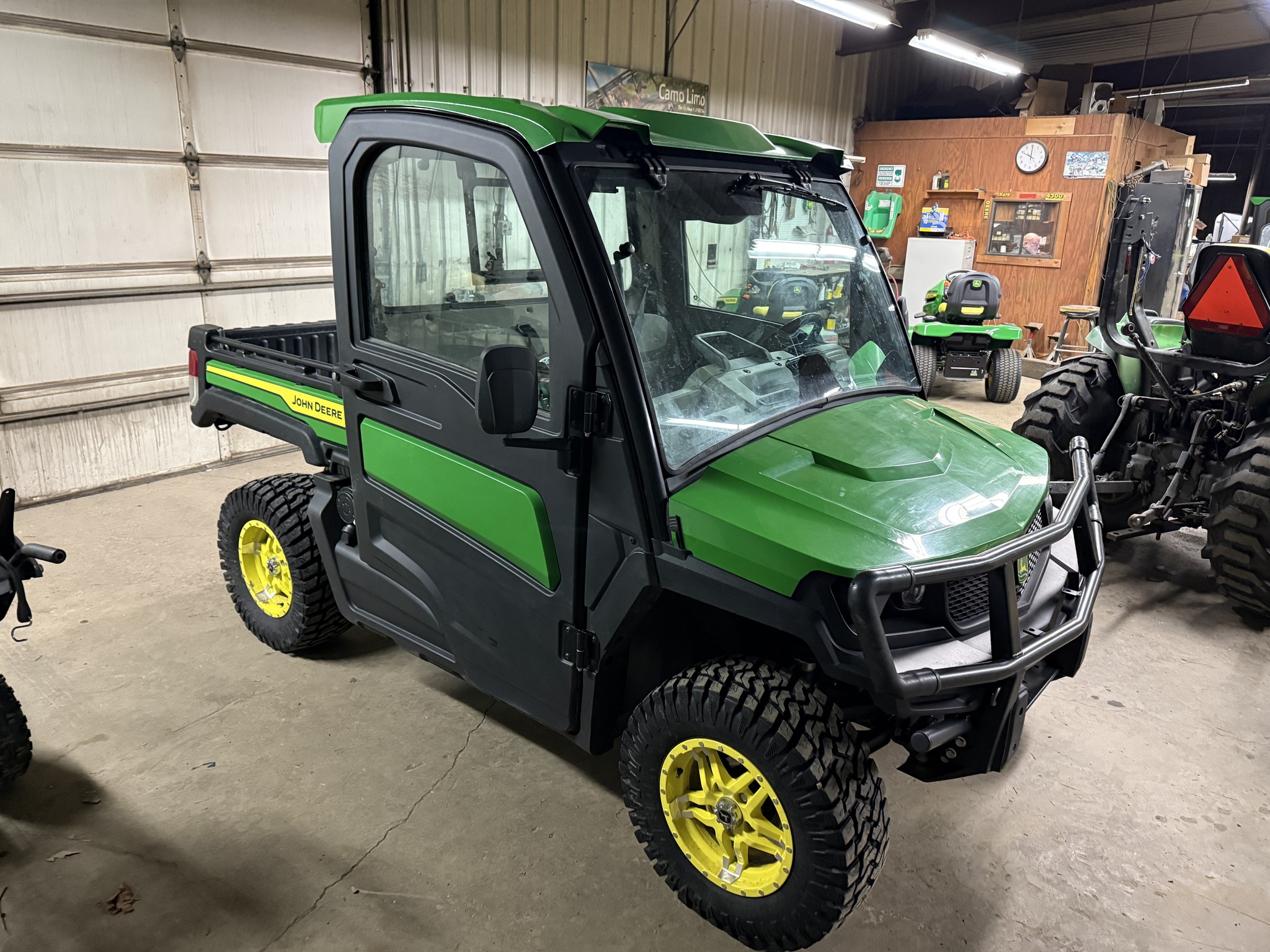 2024 John Deere XUV 835R Image 4