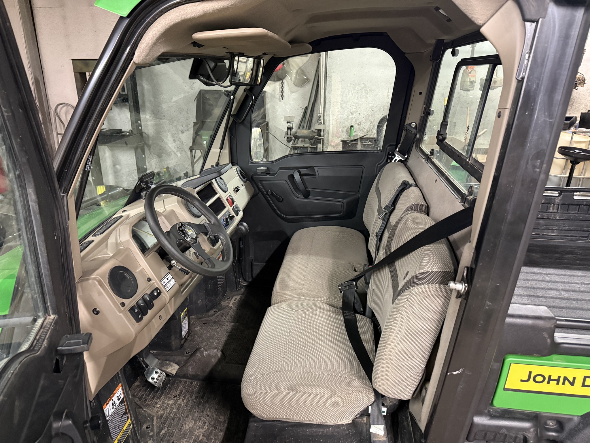 2024 John Deere XUV 835R Image 6