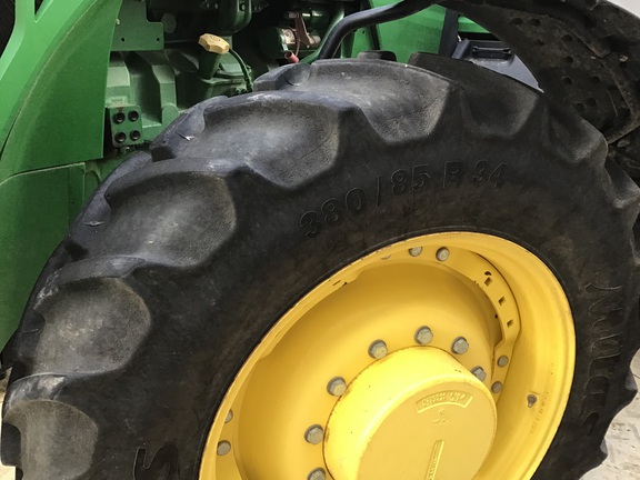 2011 John-Deere 8235R