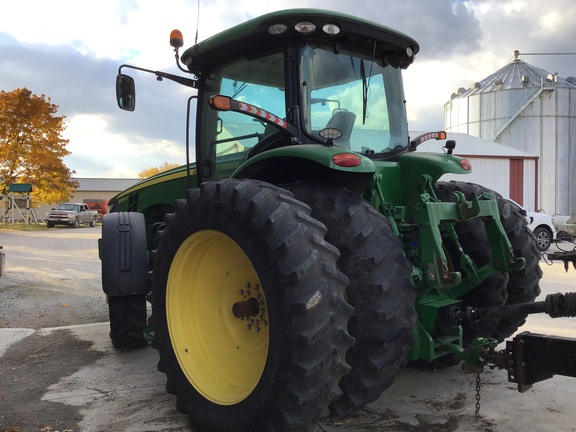 2011 John-Deere 8235R