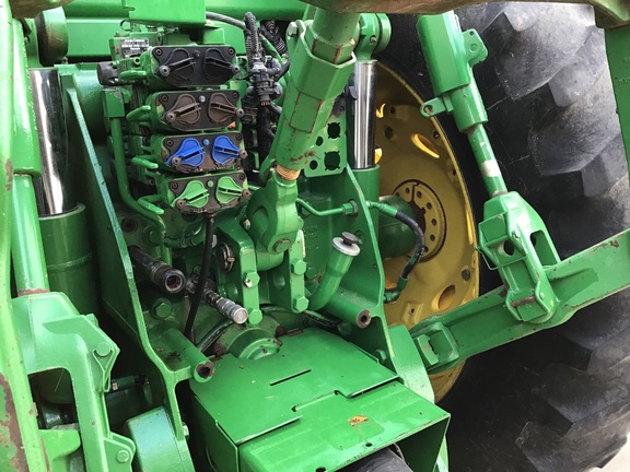 2011 John-Deere 8235R