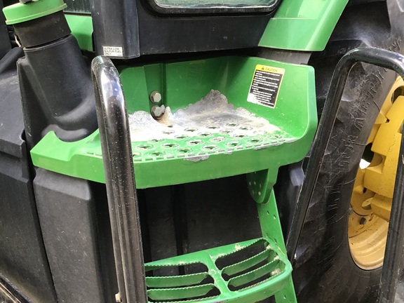 2011 John-Deere 8235R
