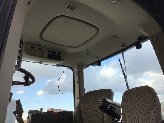 2011 John-Deere 8235R