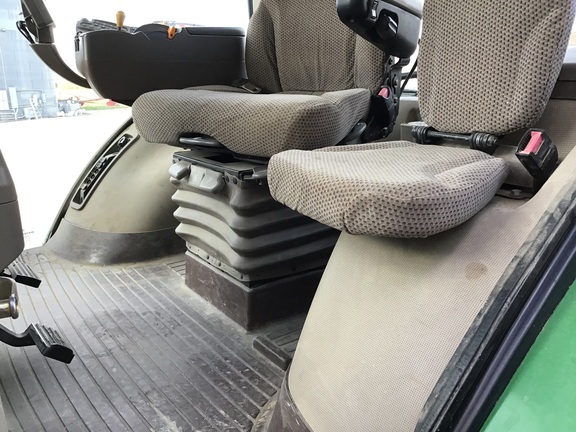 2011 John-Deere 8235R