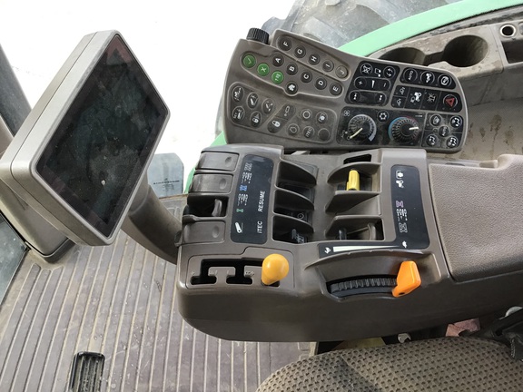 2011 John-Deere 8235R