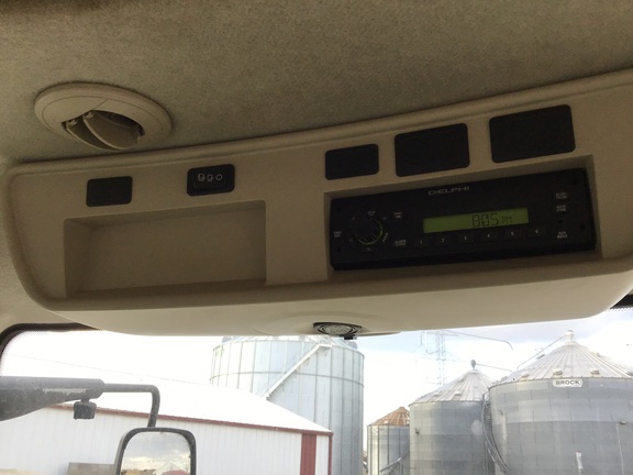 2011 John-Deere 8235R