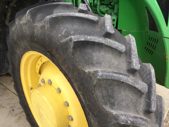 2011 John-Deere 8235R