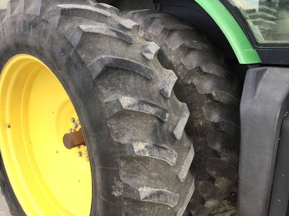 2011 John-Deere 8235R