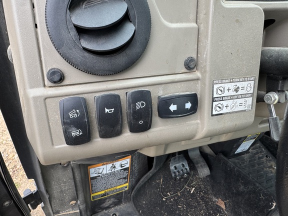 2023 John Deere XUV 835R - Photo12