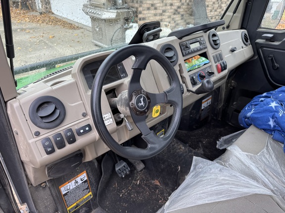 2023 John Deere XUV 835R - Photo13