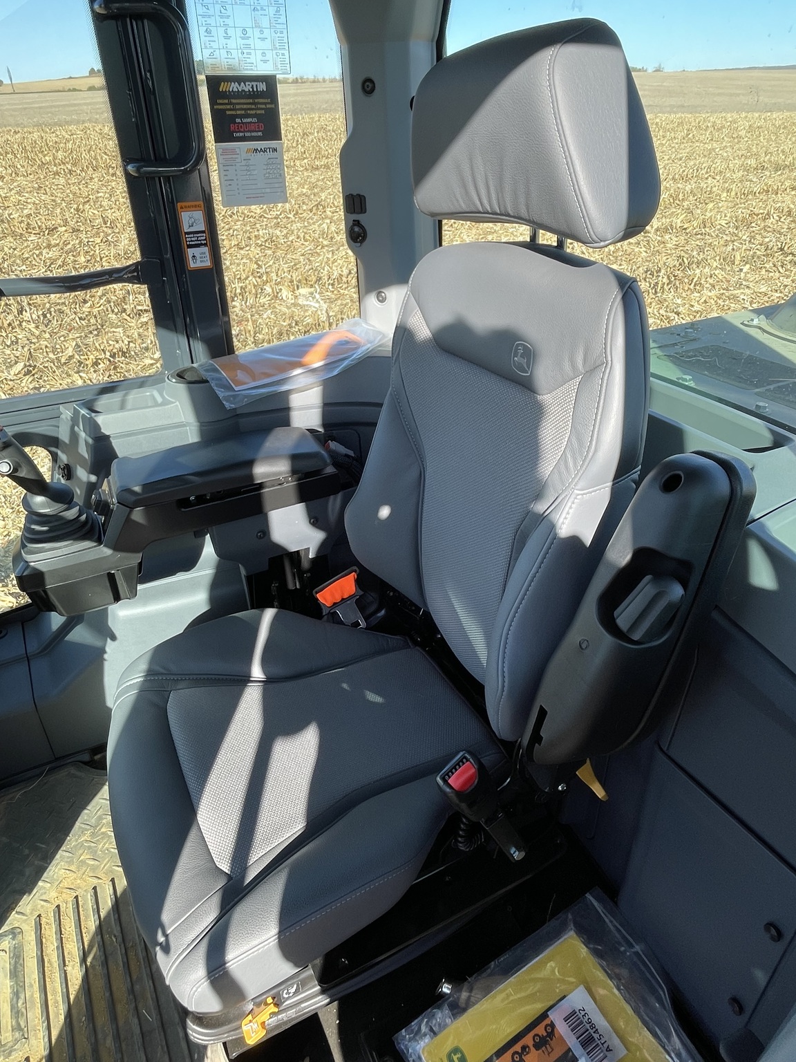 2025 John Deere 544 P Image 8