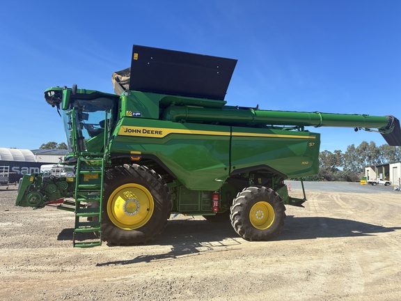 John Deere S7 700 image 2