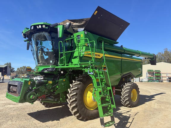 John Deere S7 700