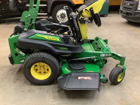 Photo of 2023 John Deere Z930R