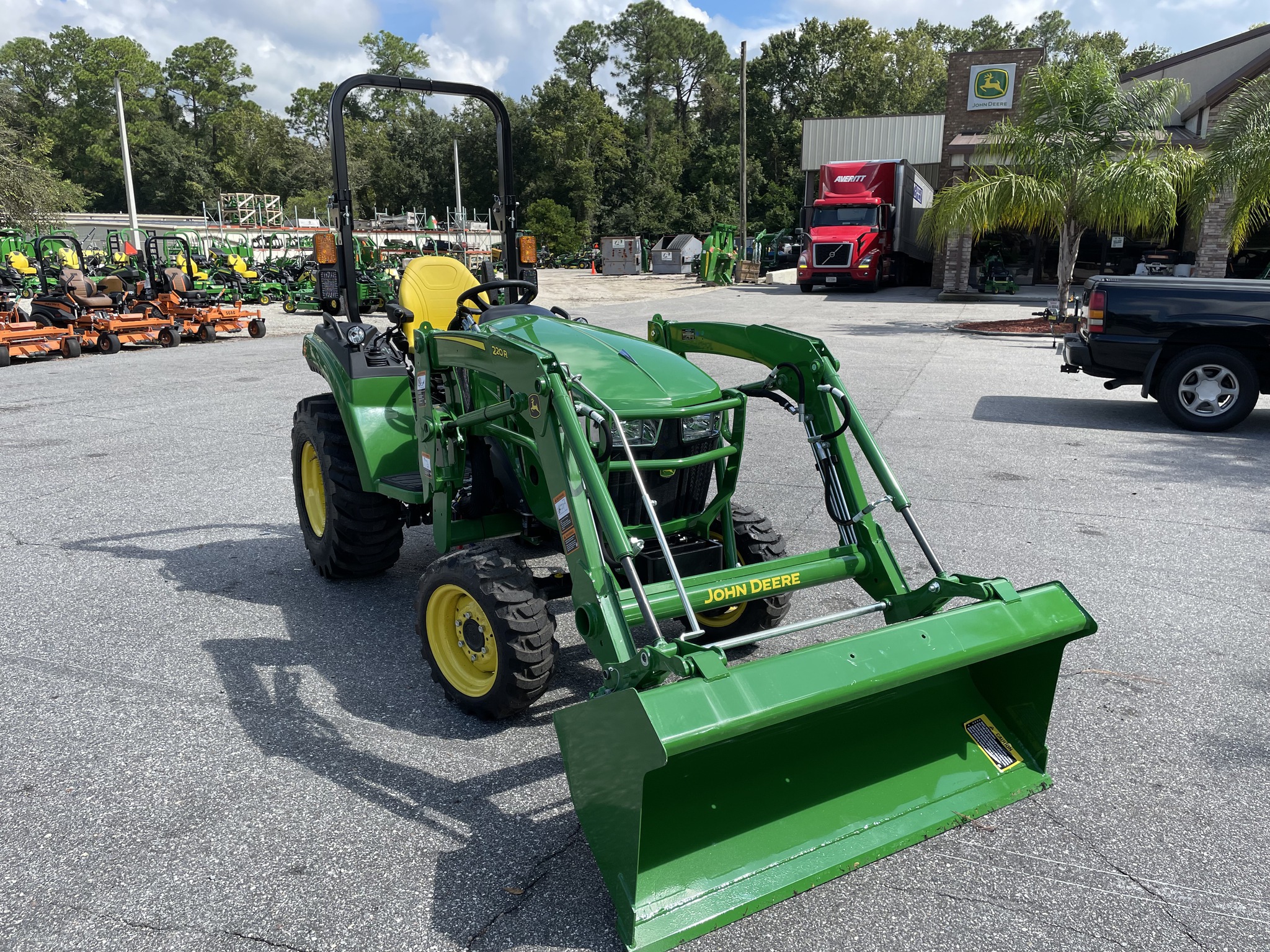 2025 John Deere 2038R Image 2