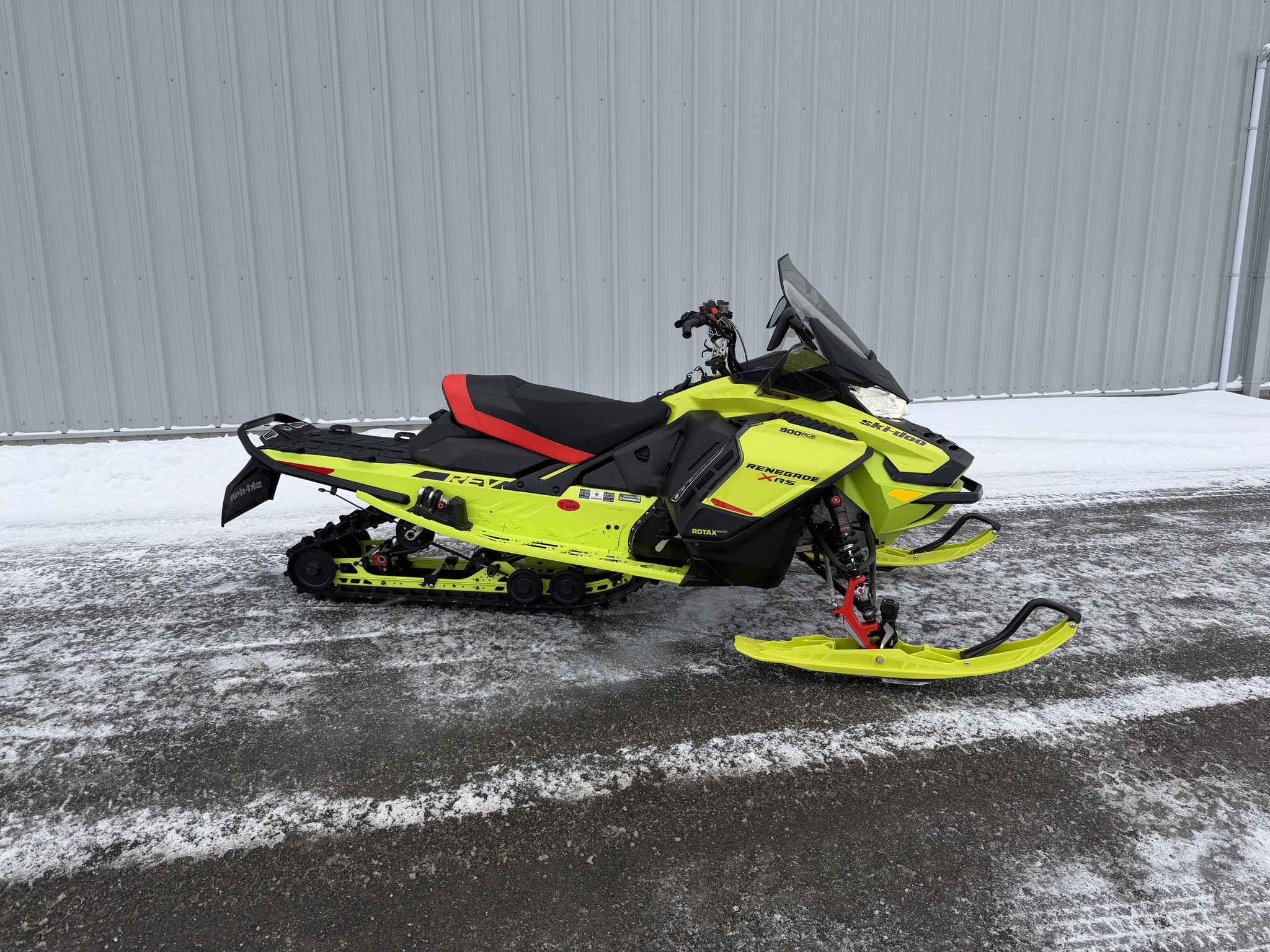 2020 Ski Doo Renegade XRS 900 turbo Image 2