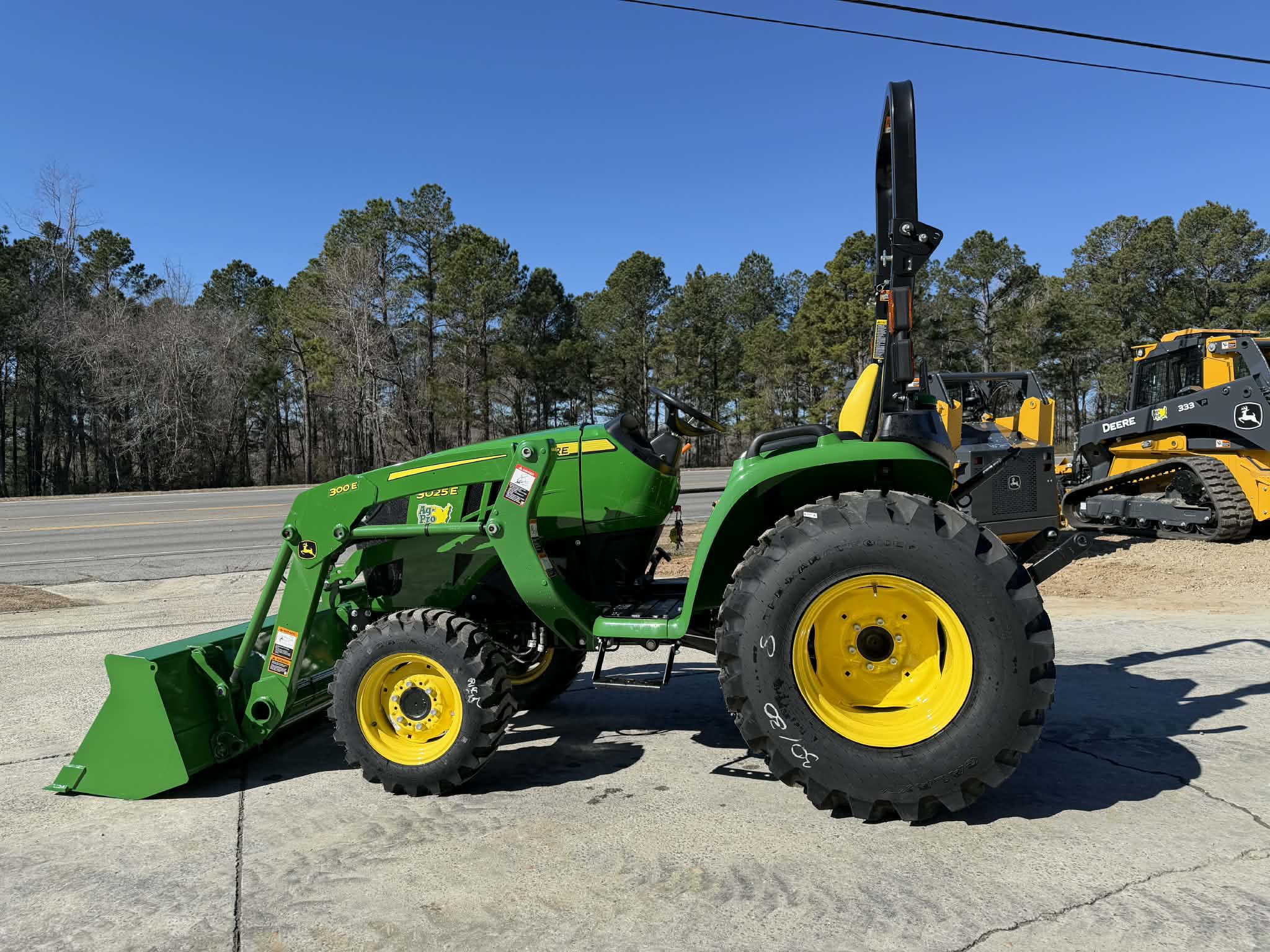 2025 John Deere 3025E Image 2