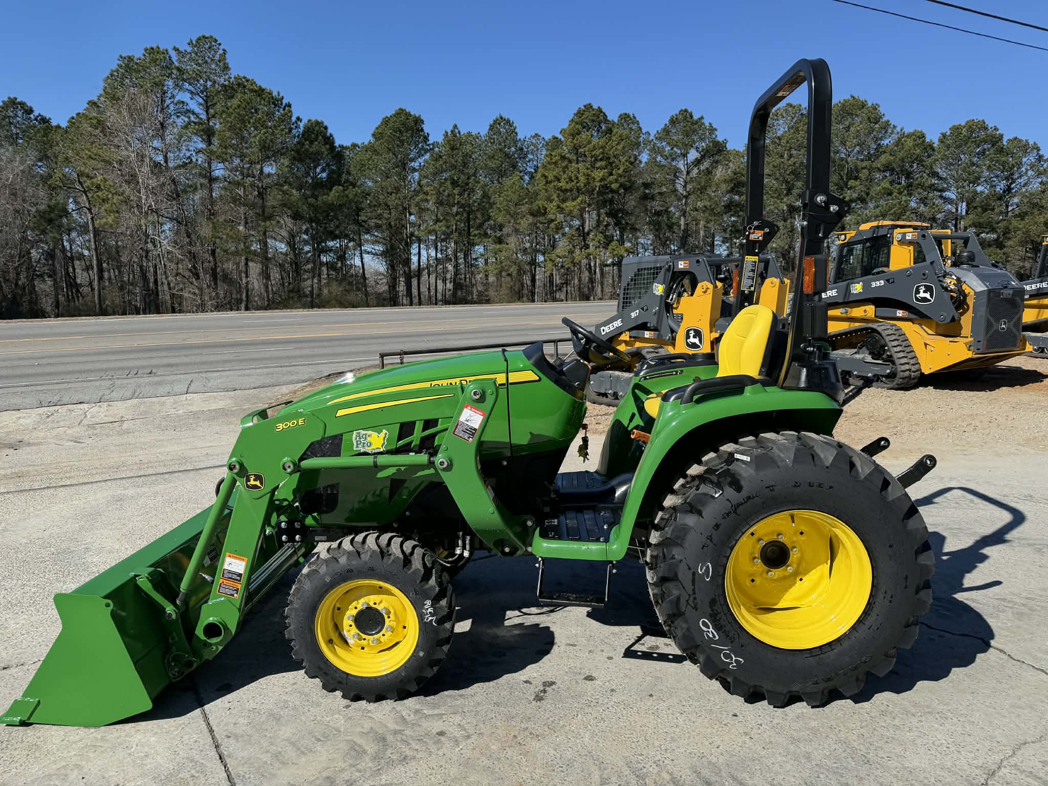 2025 John Deere 3025E Image 7