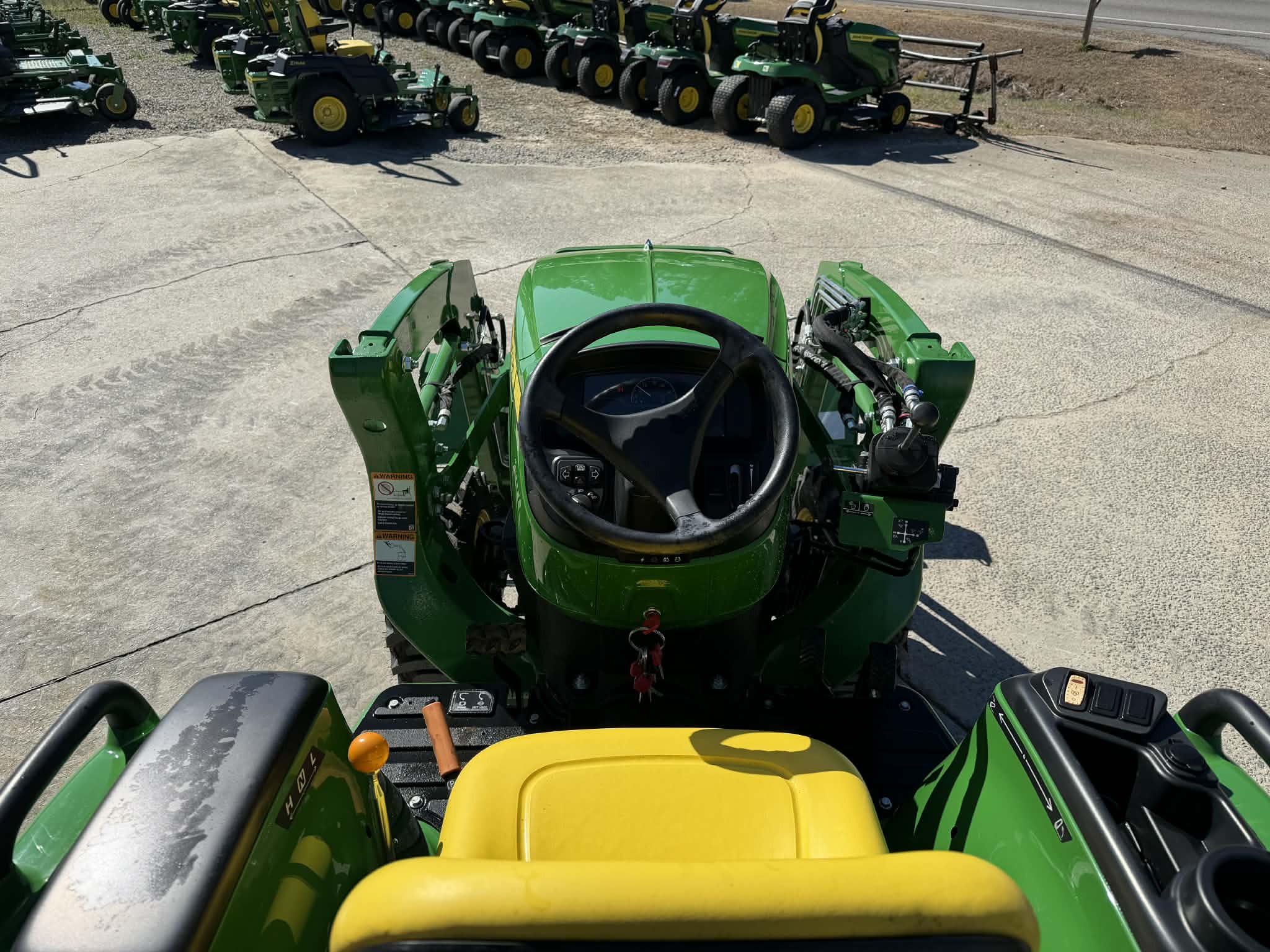 2025 John Deere 3025E Image 8