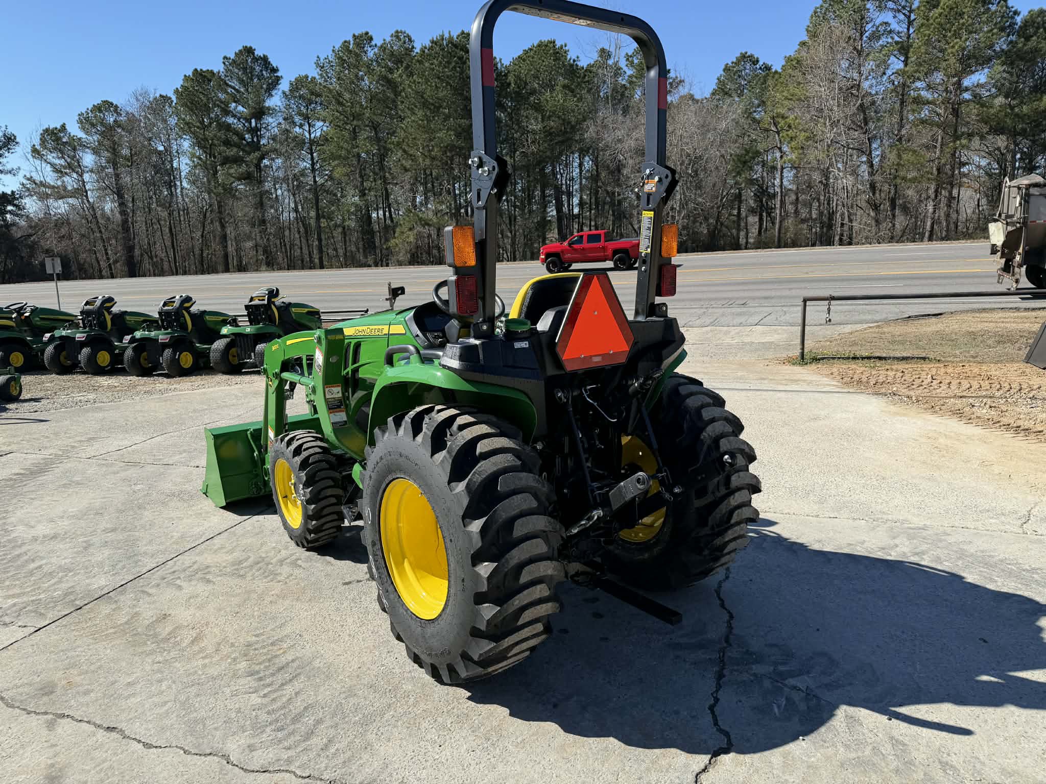 2025 John Deere 3025E Image 4