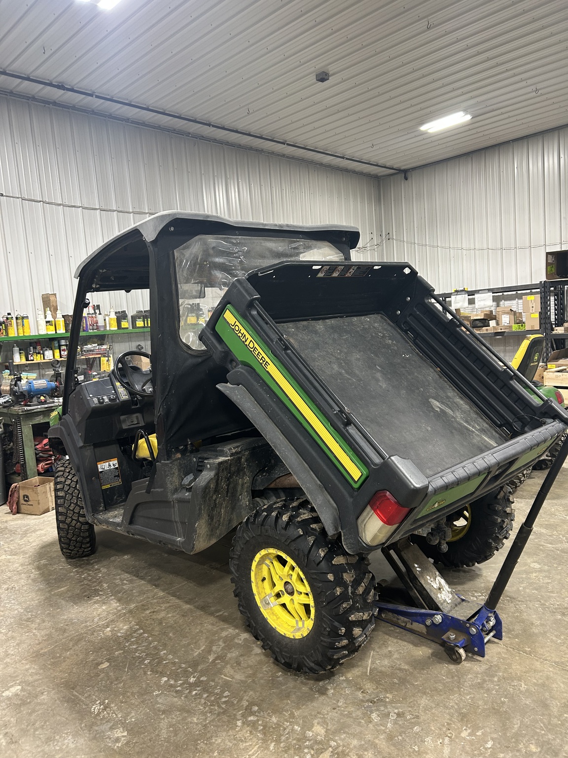 2018 John Deere XUV 835M Image 2