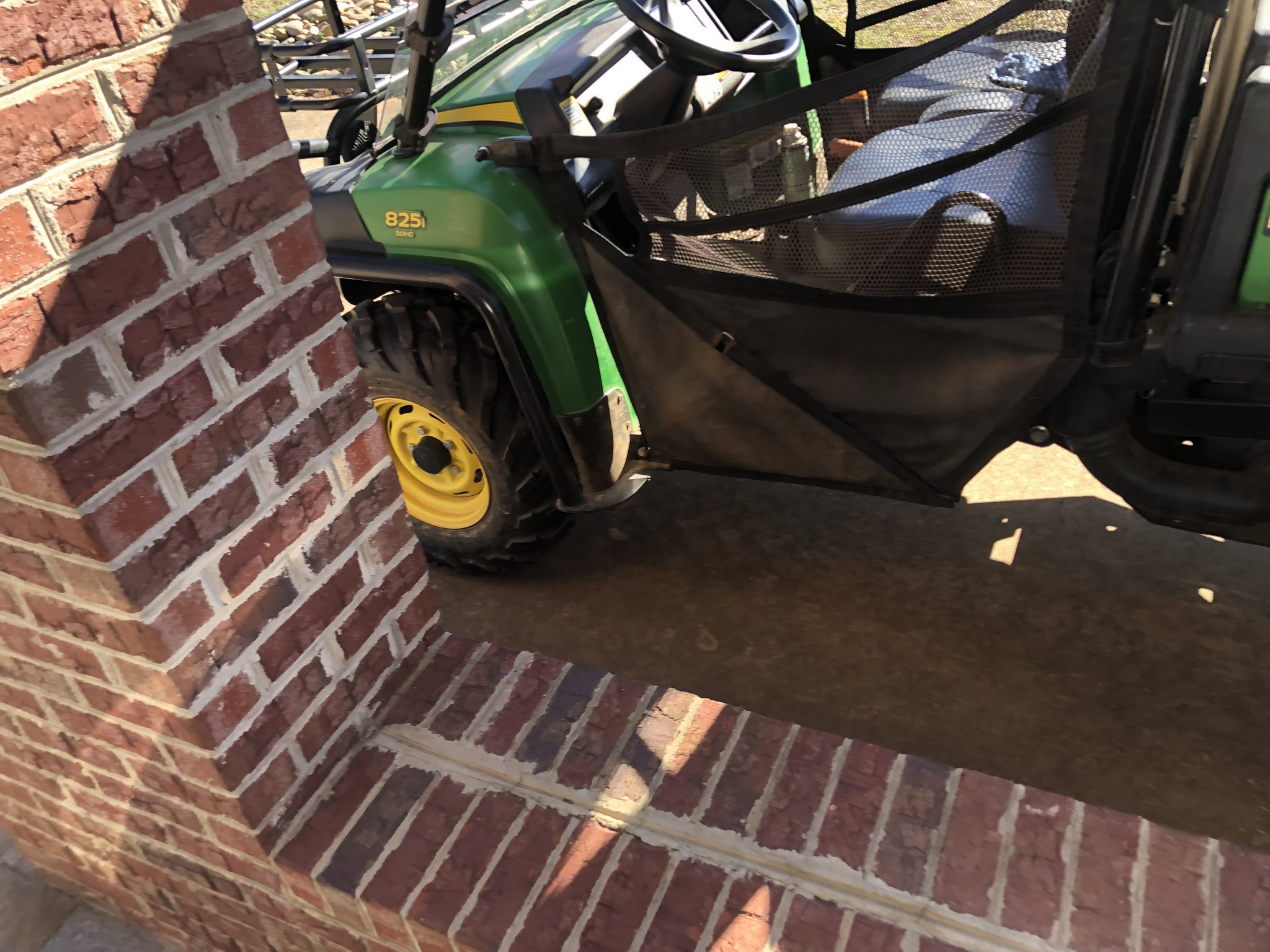 2014 John Deere XUV 825i Power Steering Image 4