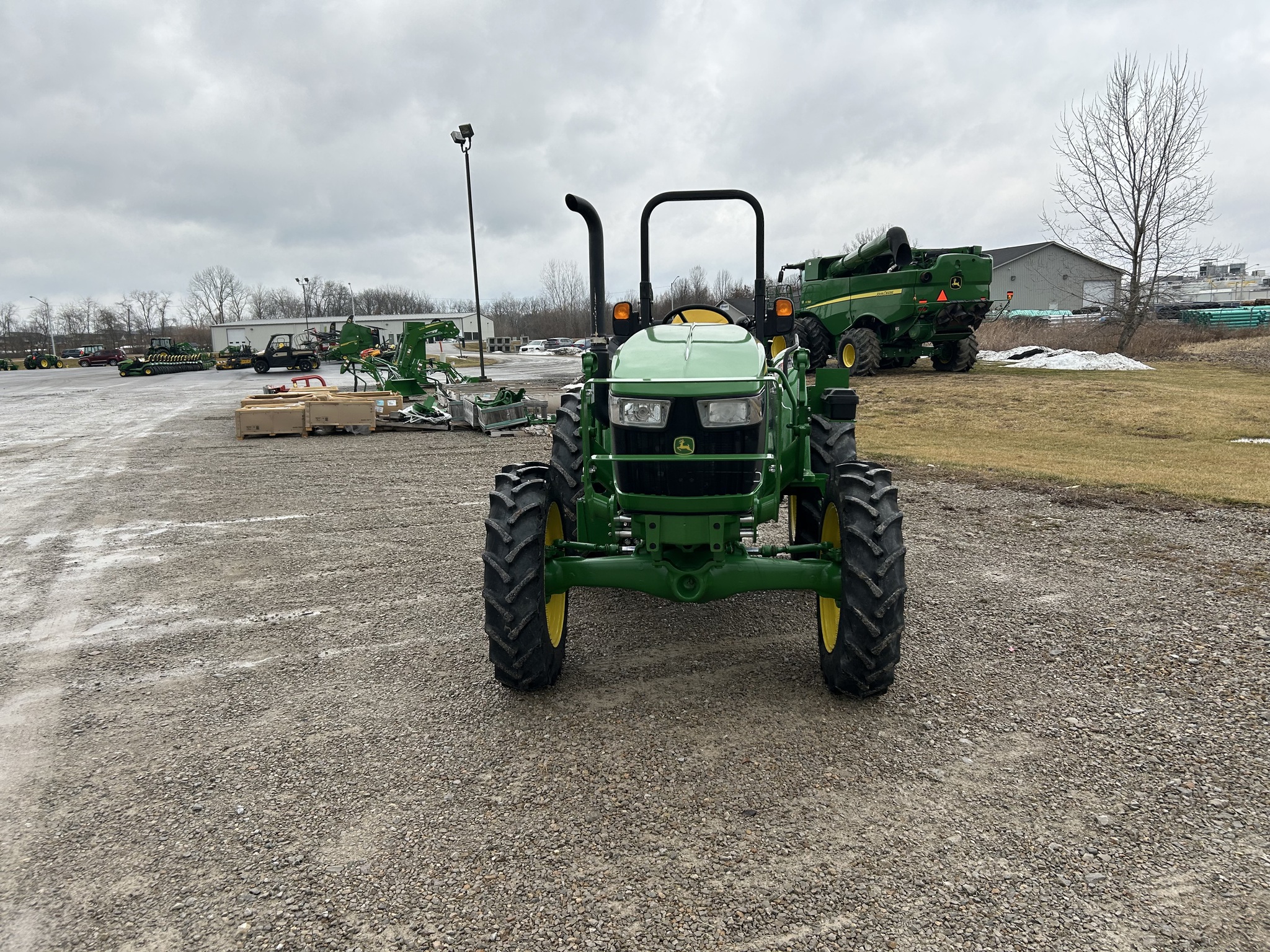 2021 John Deere 5045E Image 3