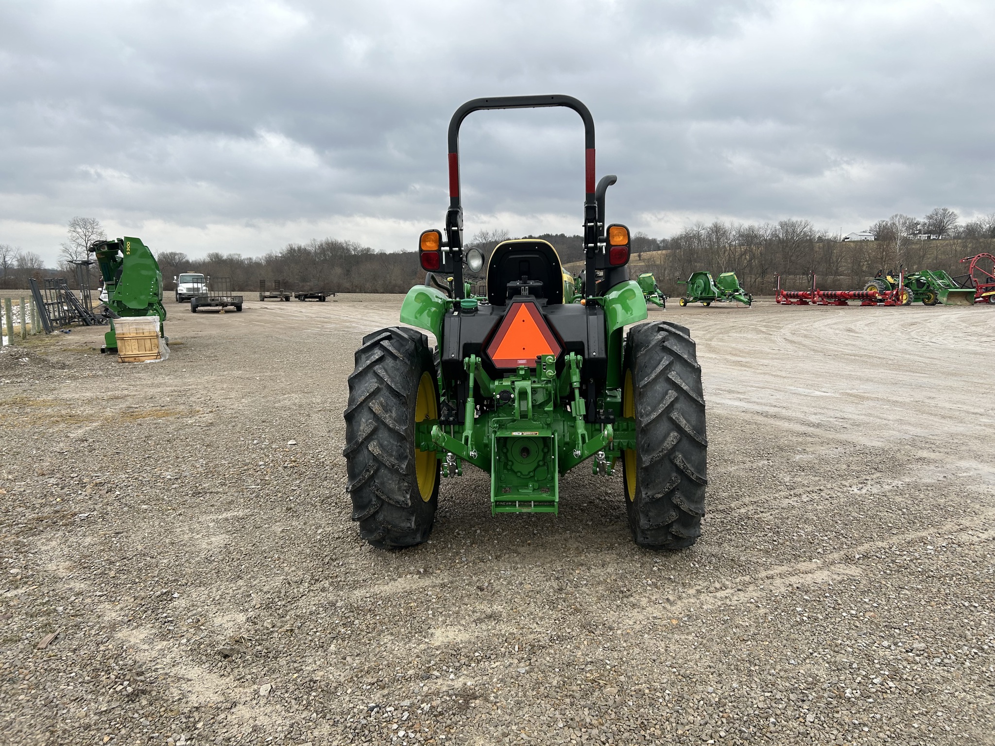 2021 John Deere 5045E Image 7