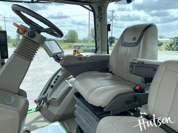 Photo of 2021 John Deere 8R 370